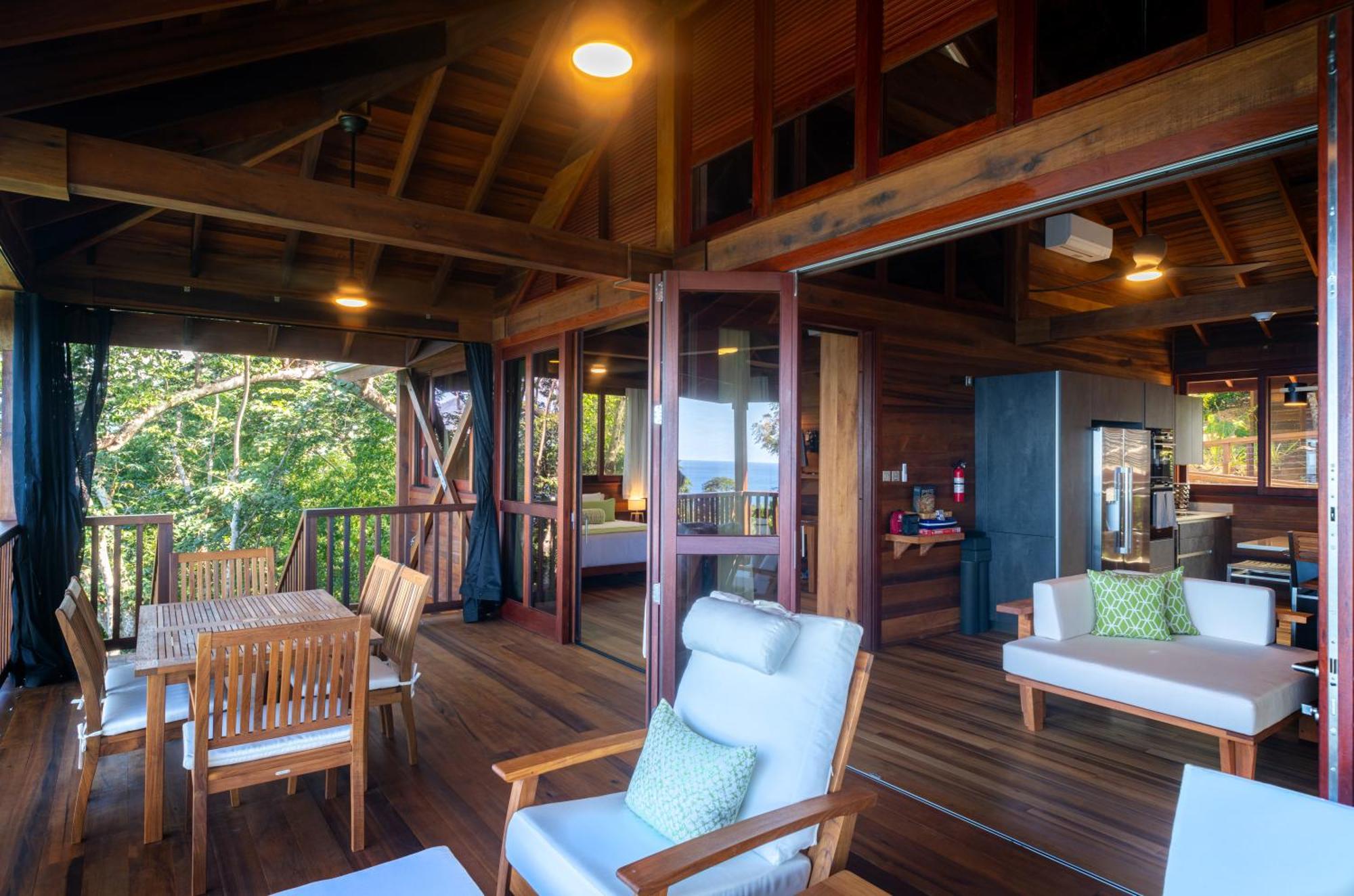 Secret Bay Hotel Portsmouth Екстериор снимка