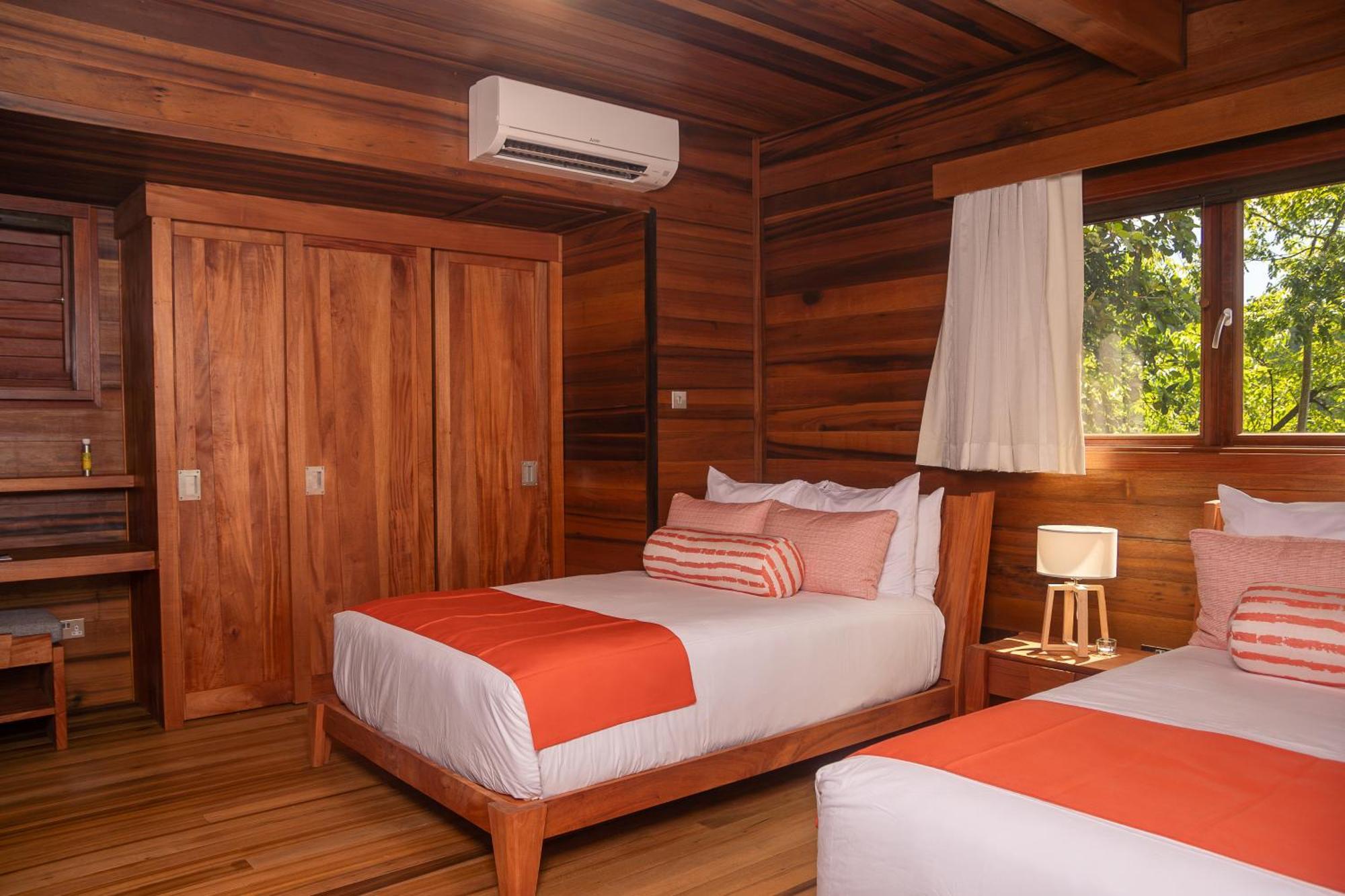 Secret Bay Hotel Portsmouth Екстериор снимка